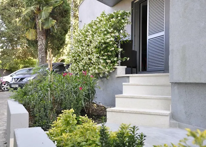 Alessia Apartments-Top Location And Garage Parking