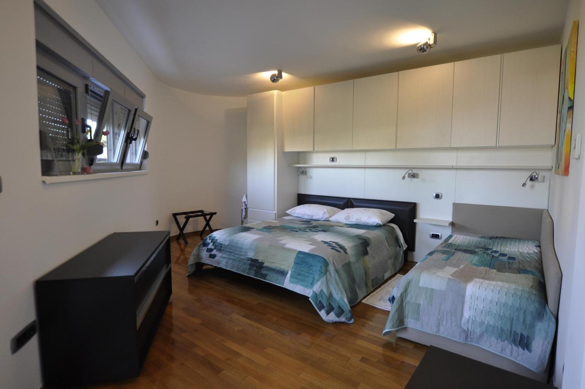 Apartment Alessia Apartments-top Location And Garage Parking